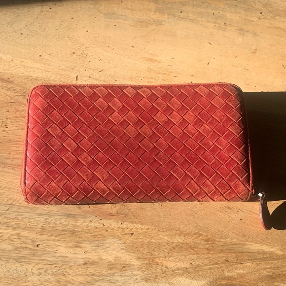 BOTTEGA VENETA Intrecciato Lambskin Leather Long Wallet - Picture 2 of 11